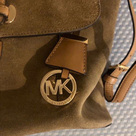 MICHAEL KORS LEATHER BACKPACK 12 x 12 - Picture 2 of 6